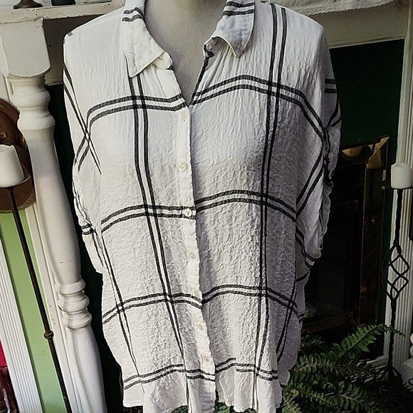 Short Sleeve Button Down Top - Picture 1 of 4